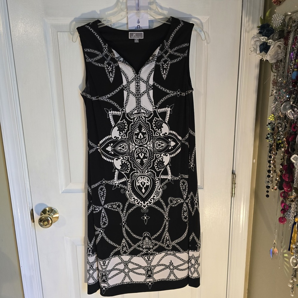 JM Collection Dress Sleeveless Notch Neck Shift Shimmer Accent Black/White Small